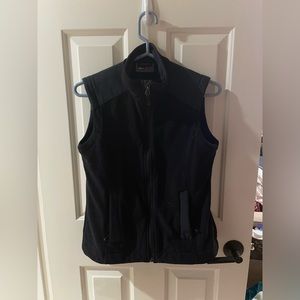 REI Sleeveless Zippered vest with zippered pockets